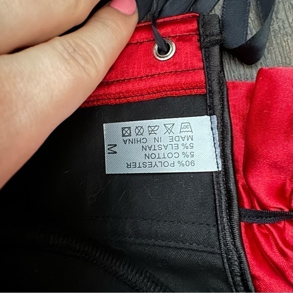 Red & black gothic style boned corset with ribbon and frilly details M - Picture 6 of 6